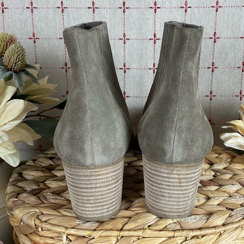Vince “Haider” Tan Flint Suede Ankle Boots Gored Almond Toe Bootie Size 9.5 EUC - Picture 5 of 5